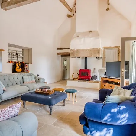 Villa Sleeps 18 With Pool Air Con And Wifi Puylagarde