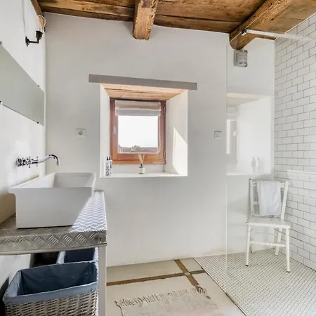 Sleeps 18 With Pool Air Con And Wifi Puylagarde