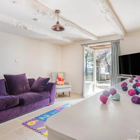 Sleeps 18 With Pool Air Con And Wifi Puylagarde